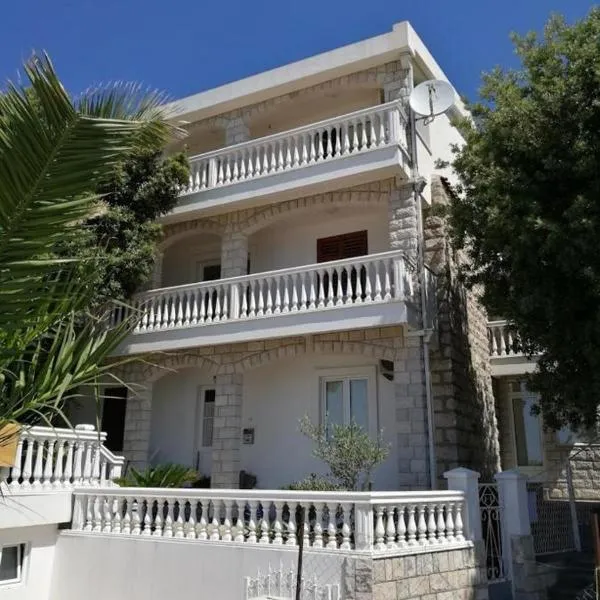 Apartmani Lukšić, hotel in Sutomore
