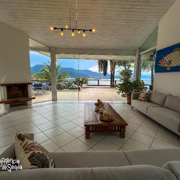 Casa com Vista, Piscina Privativa e Praia Próxima