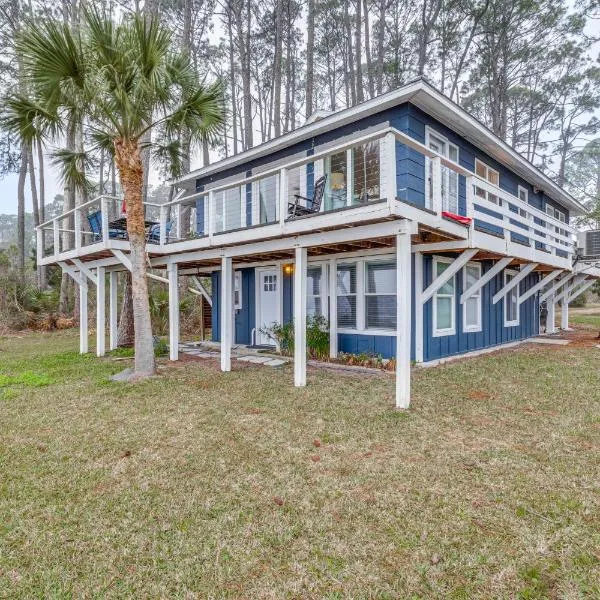 Carrabelle Retreat w/ Boat Dock + Views of Gulf!, hotel sa Carrabelle