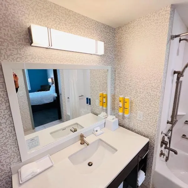 Home2 Suites By Hilton Pensacola Airport Medical Center, hotel in Pensacola