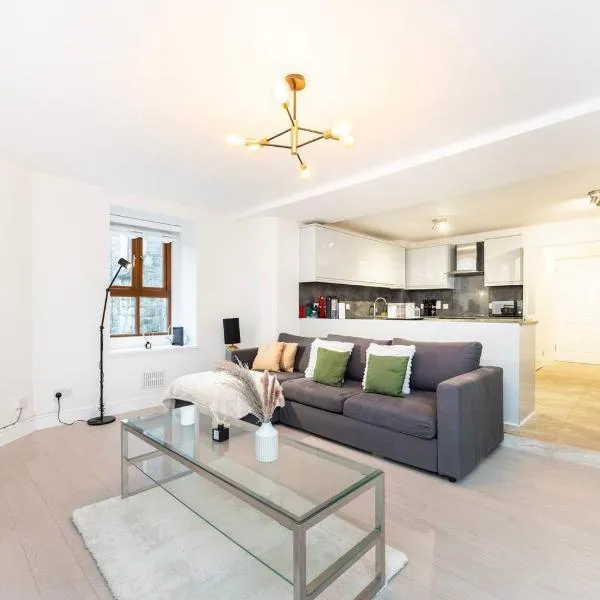 Lavish 1 Br Apartment Near Tottenham Stadium, hotel in London