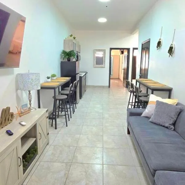 10 MIN FROM BEACH! 4 Queen Beds, hotel in Puerto Peñasco
