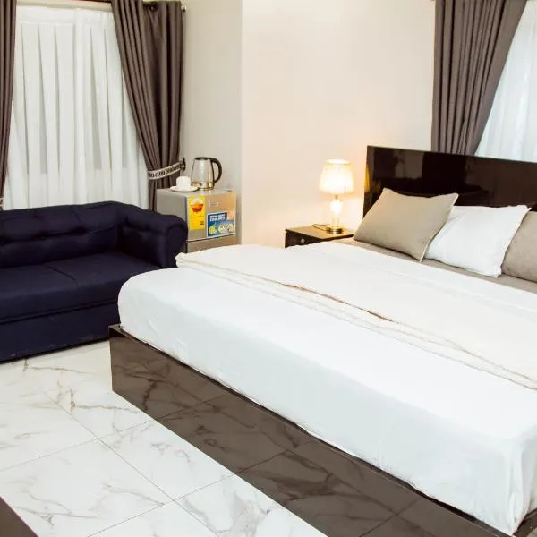 Whispering Hearts Guest House, hotel di Bortianor