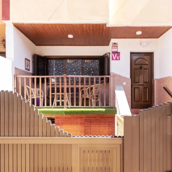 Dúplex Mika en Playa de Arinaga, hotelli kohteessa Arinaga