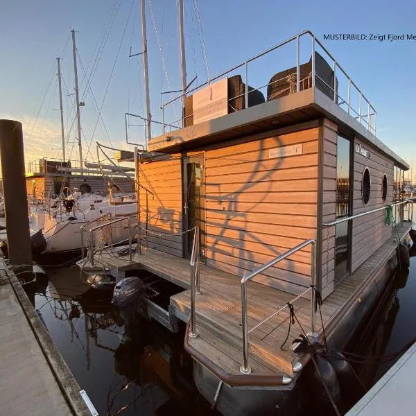 Hausboot Fjord MobyDick in Flensburg mit Dachterrasse, hotel in Flensburg