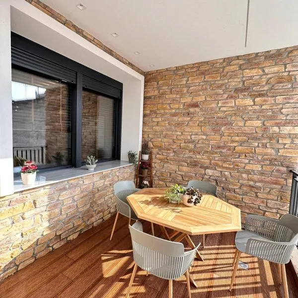 Central Luxury Apartment Maison De Luxx A10, hotel in Larisa