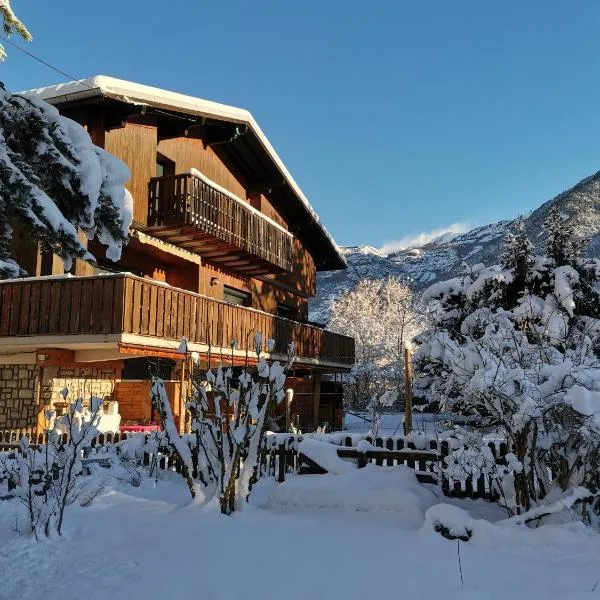 Chalet la Cachette Cyclists & Skiers, hôtel au Bourg-dʼOisans
