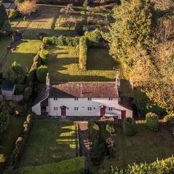Mantlemas Cottage, hotel in Turners Hill