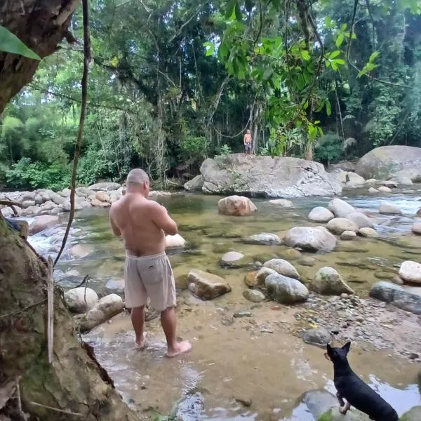 Casa com cachoeira no quintal