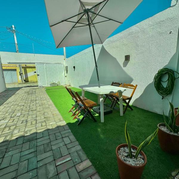 Bela acomodação em jacuipe com churrasqueira, piscina, mesa de sinuca e três quartos, dois sendo suítes! Além de muito espaço por toda a área!