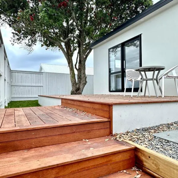 Charming beachside retreat, hotel in Papamoa