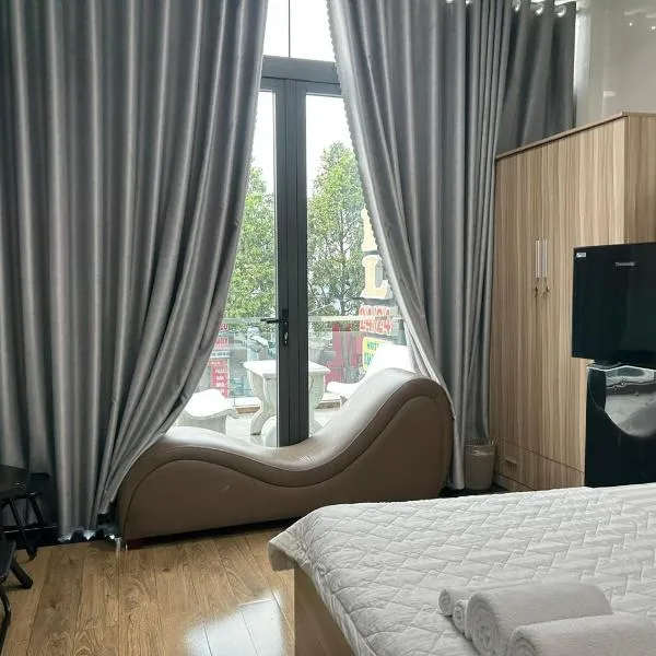 Hotel Hồng Cẩm, hotel v destinaci Trung An