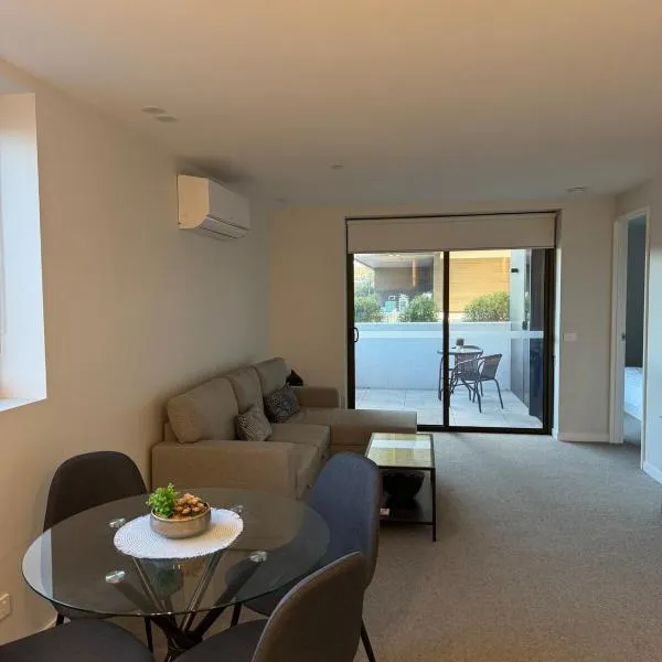 Two Bedroom, Two Bathroom - Kashmir Apartment in Canberra City, hotel in Watson