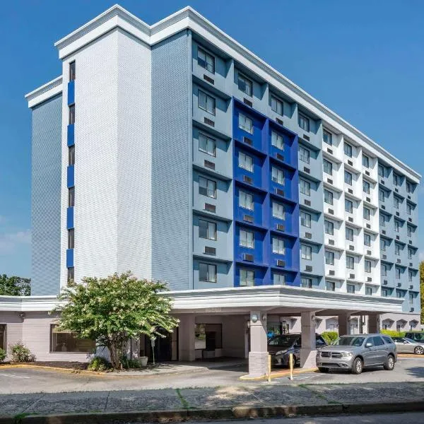 Comfort Inn Philadelphia International Airport West, hotel v destinaci Chester