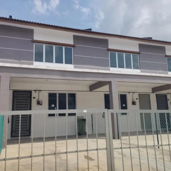Lilly Grove Homestay, hotell sihtkohas Kampong Ayer Melintas Besar
