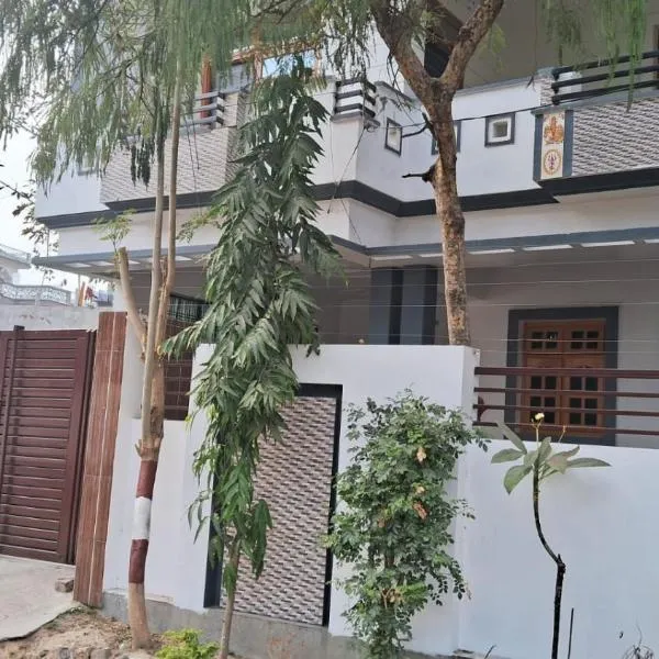 aditya homestay, hotel v destinaci Faizābād