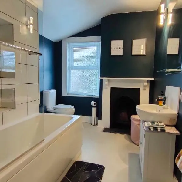 Comfortable Home Away From Home, hotel in Gillingham