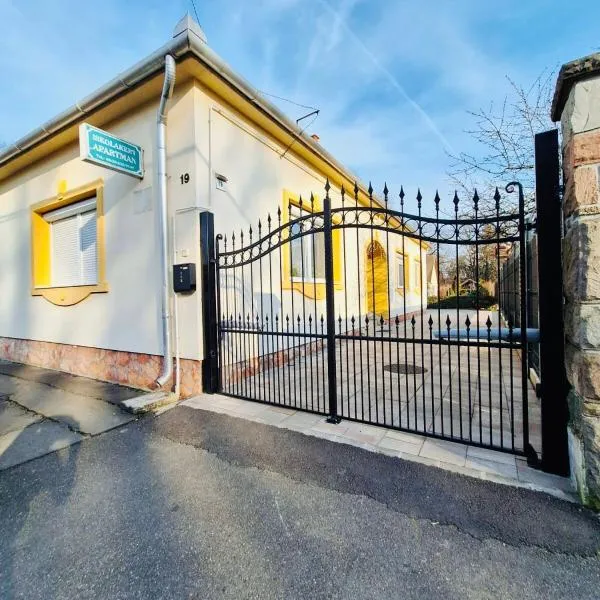 Iskolakert Apartman, ξενοδοχείο σε Sarospatak