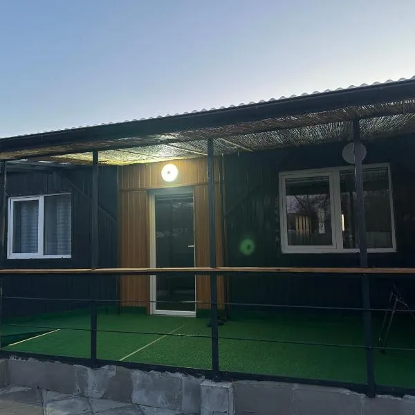 Edina Tini-House, ξενοδοχείο σε Livezeni