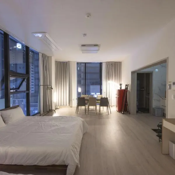 Stay Dear Moon, hotel in Busan