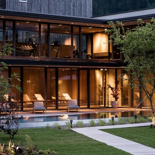 zelloon boutique hotel, hotel v destinaci Zell am Ziller