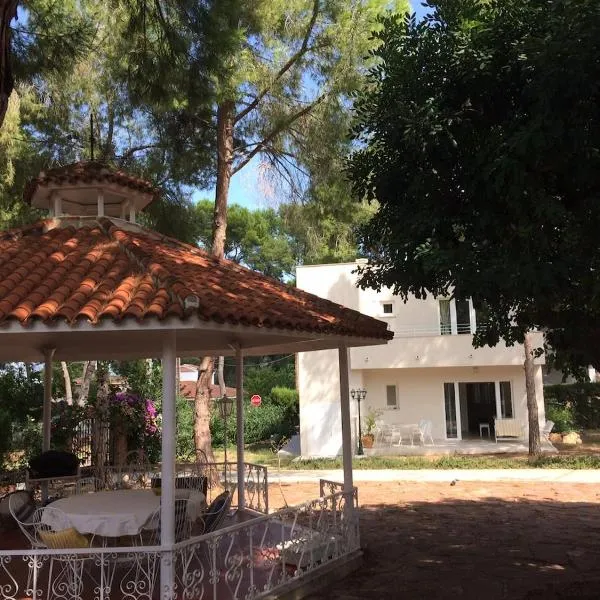 Casa Kiosko 3 bedroom chalet with swimming pool, hotel em La Eliana