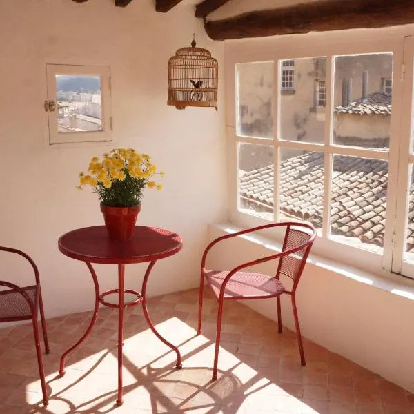 Longo Mai, hotel ad Apt