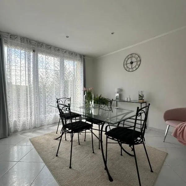 Dolce casa Maison familiale, hotel v destinaci Dourdan