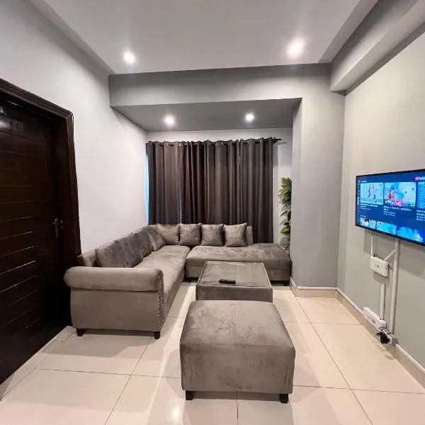 Comfort Hub Luxury 2BR Family Apartments, Fast WiFi , Smart TV, hotel en Islamabad