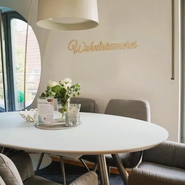 Penthouse am Dom- Altstadt in 200 m- 4 Dachterrassen, stilvoll und ruhig, 24-7-Self Check-in für bis zu 6 Personen, מלון בפאדרבורן