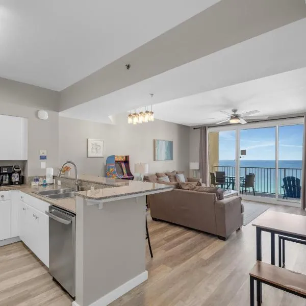 2-Bedroom Beachfront Condo at Shores of Panama! by Dolce Vita Getaways PCB!, hotel v mestu Panama City Beach