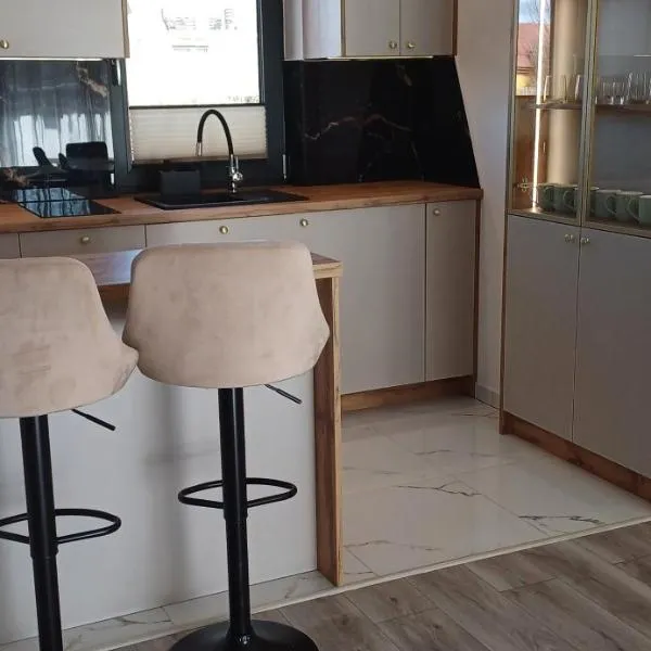 DOMEK 2 Magurskie Bywanie 9 os, hotel v destinaci Witów