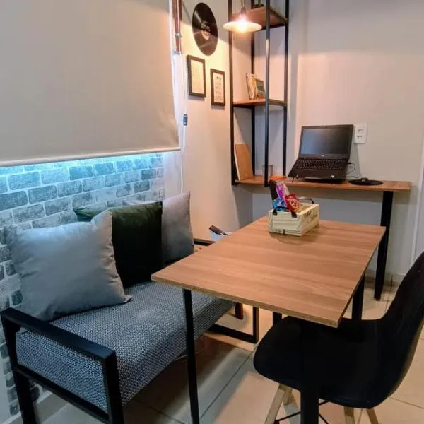 Studio Lar inteligente com mezanino, novo e mobiliado na Zona Oeste de Sorocaba, hotel v destinaci Sorocaba