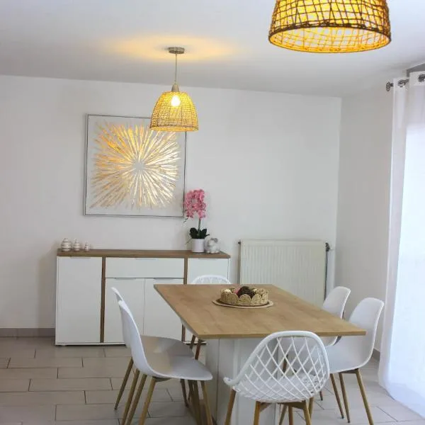 Appartement l'esprit de Lourdes, proche sanctuaire et gare, vue sur le château, hotel i Lourdes
