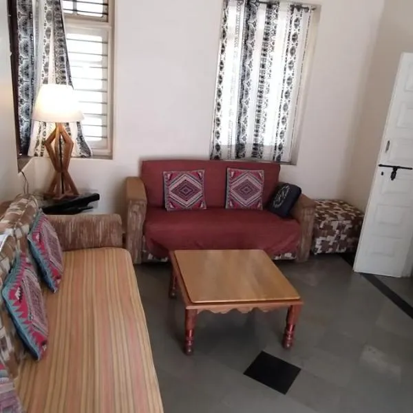 Madhav Bhavan Guest House, hotel in Pune