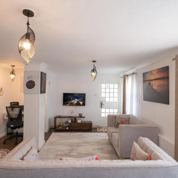 16 Arabella Nova near Waterfront Mall - Karen，位于卡伦的酒店