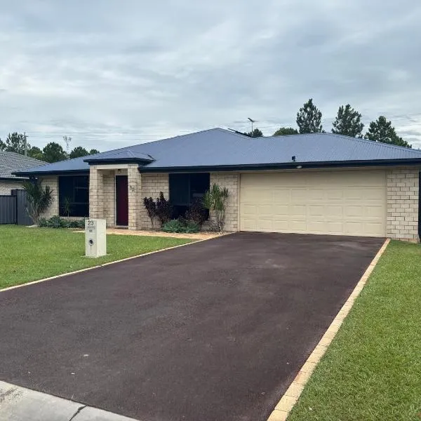 Family retreat in Caboolture big house, hotel in Caboolture