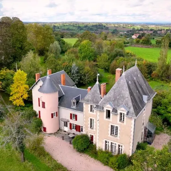 Château de la Combe, hotel v destinaci La Celle