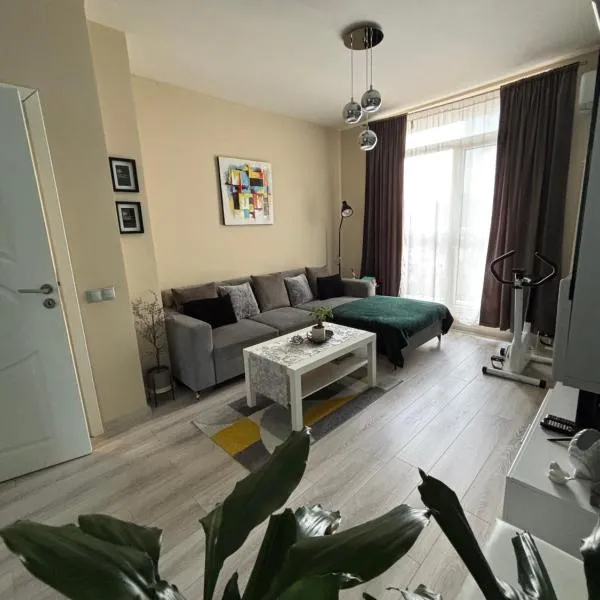 Modern, Cute and Comfy Apartment - FREE PRIVATE PARKING, Hotel in Sofia