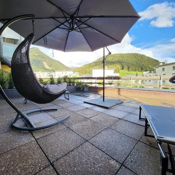2 Zimmer neben Talstation Parsennbahn und Bünda-Lift mit 60m2 grosser, privater Dachterrasse, hotel a Davos