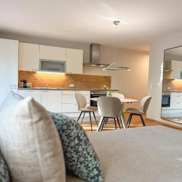 "ONE" - Premium Apartments Seekirchen - Dein Rückzugsort mit exklusivem Flair und privater Terrasse, hotel sa Seekirchen am Wallersee