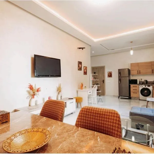 Premium Romantic 1 Bedroom & Living Room with Swimming pool & Garden view, hotel v destinaci Casablanca