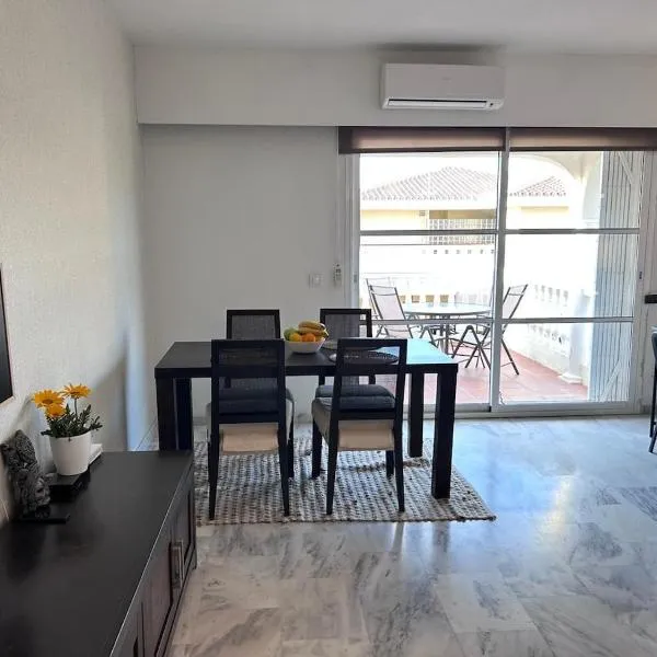 Lighthouse Beach Apartment, hotel v destinaci Mijas Costa