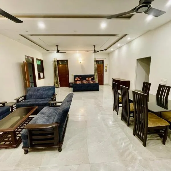 Black pearl Villa panchkula sector 28, khách sạn ở Panchkula