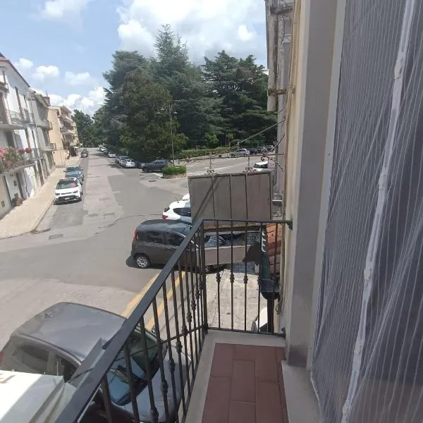 Desiree's Rooms - n 2 camere con bagno privato e balcone, hotel in Trecchina