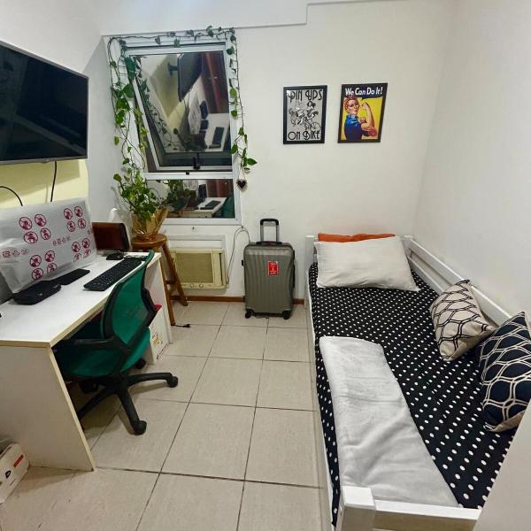 Quarto para Moças - Girls' Room - Somente Mulheres - Only Girls