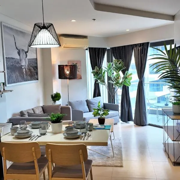 Dominiks spacious classic family VIP 1 Bedroom Tambuli Balcony Pool Beach, hotel in Lapu Lapu City