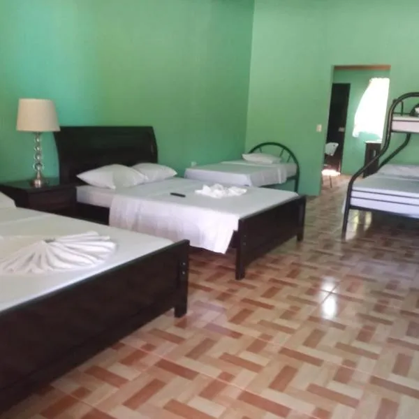 Apartamento Andrés #2, hotel v destinaci Orotina