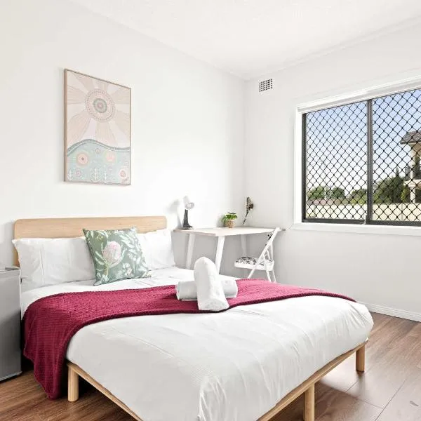 Double Room - Prime location - Convenient Spot in Auburn - Shared Bathroom, hotel in Sydney