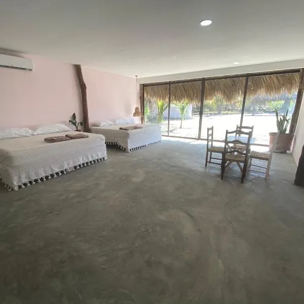 Cabañas y Restaurante La Luna, hotel in Boca del cielo